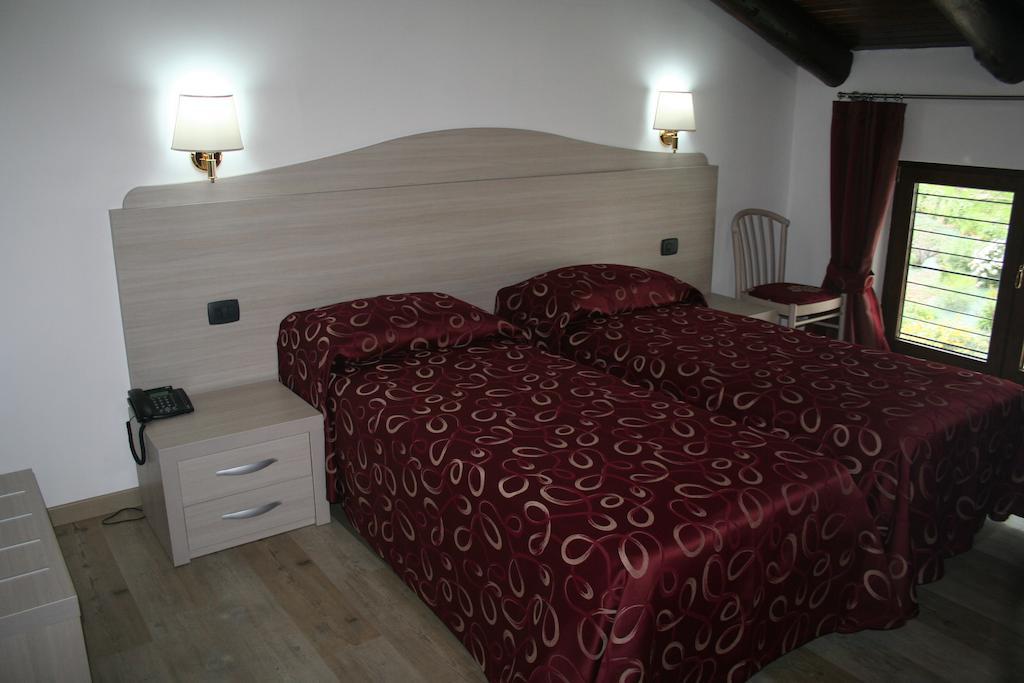 Agriturismo Cascina Del Vai Cairo Montenotte Δωμάτιο φωτογραφία