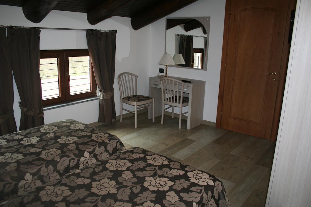 Agriturismo Cascina Del Vai Cairo Montenotte Δωμάτιο φωτογραφία